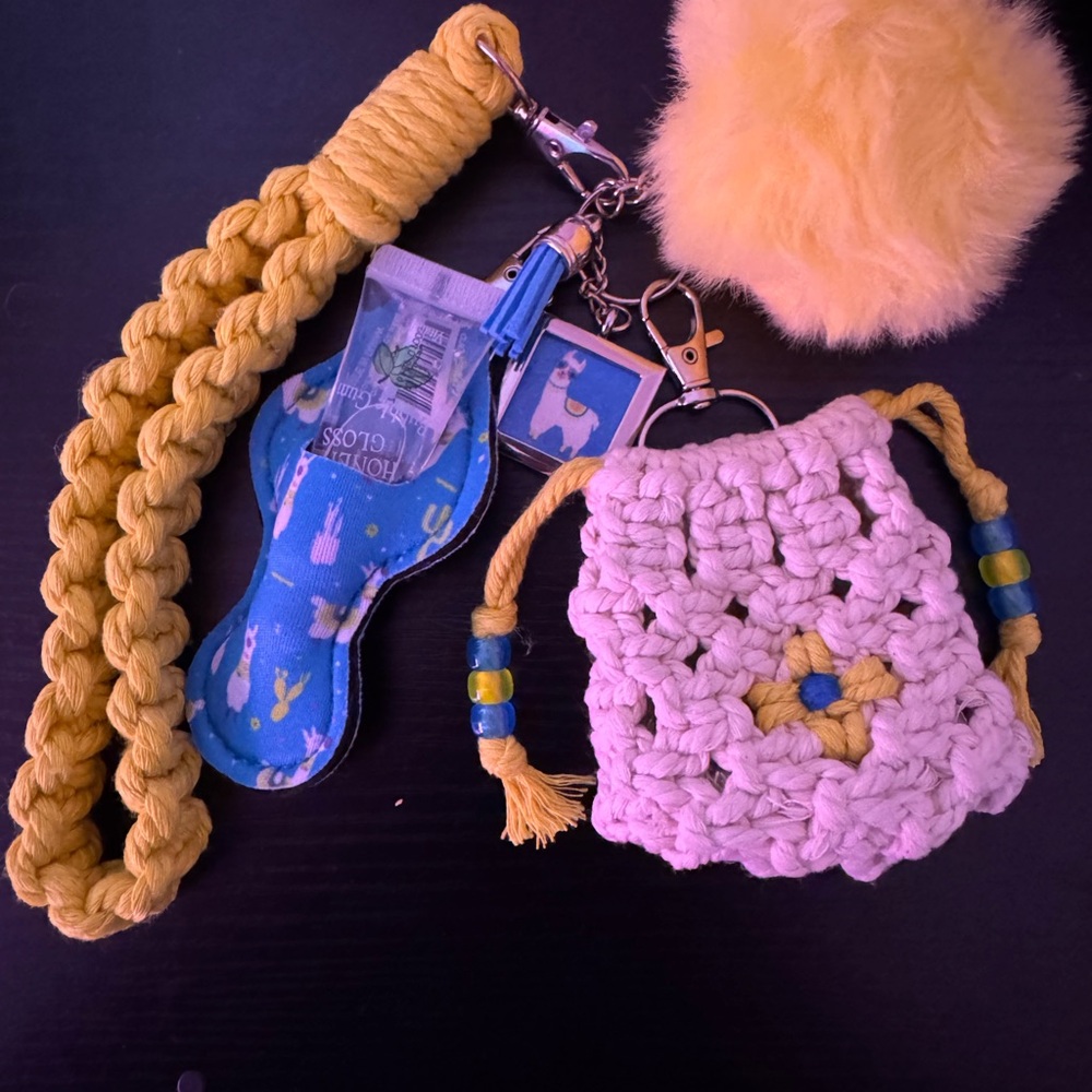 Keychain/Accessory Gift Set - Picture 3 of 6
